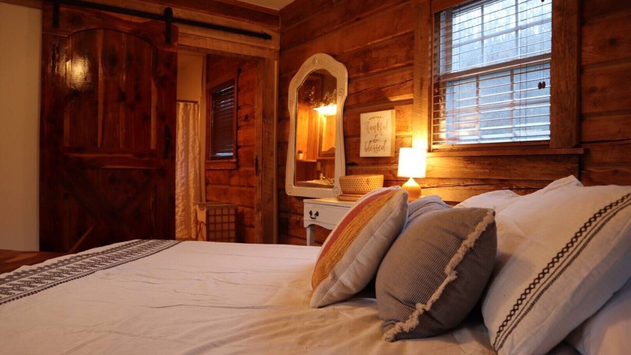 Photo of Bedroom in Newcomb