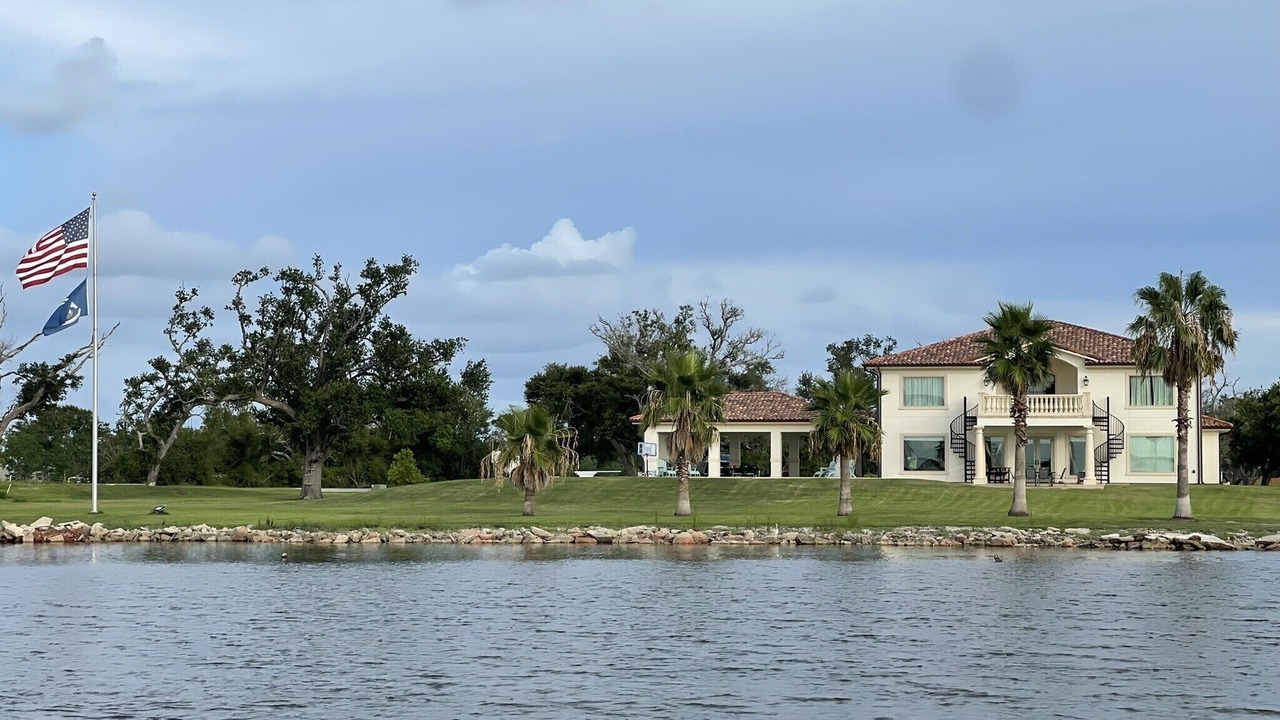 Photo of Others in Hackberry