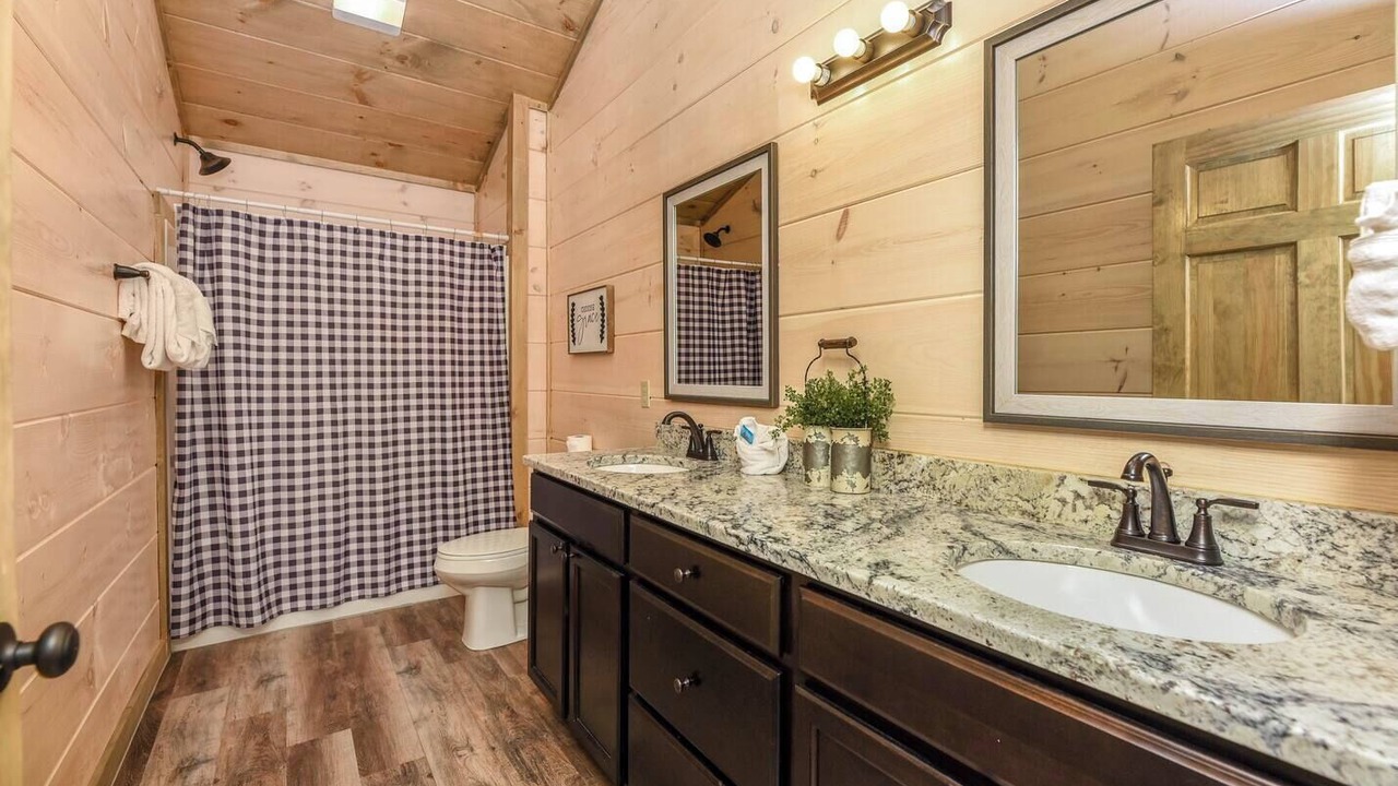 Photo of Bathroom in Pigeon Forge