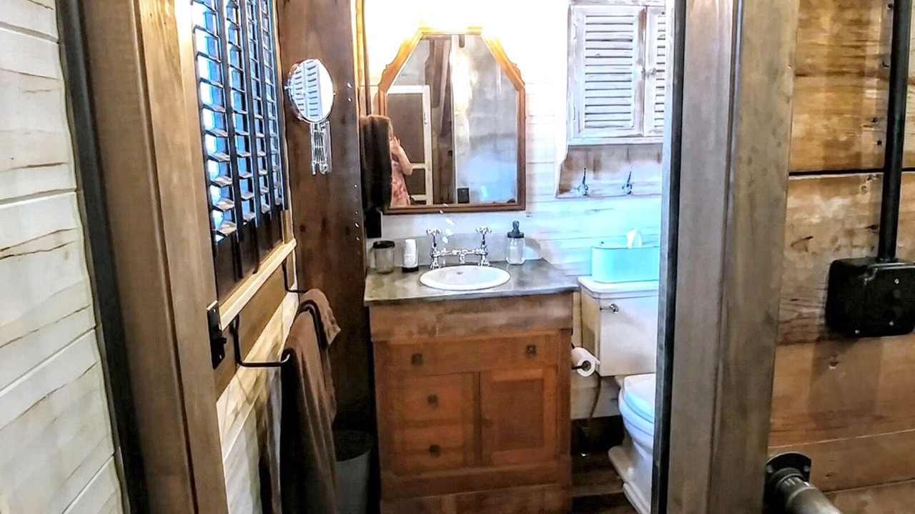 Photo of Bathroom in Lindsborg