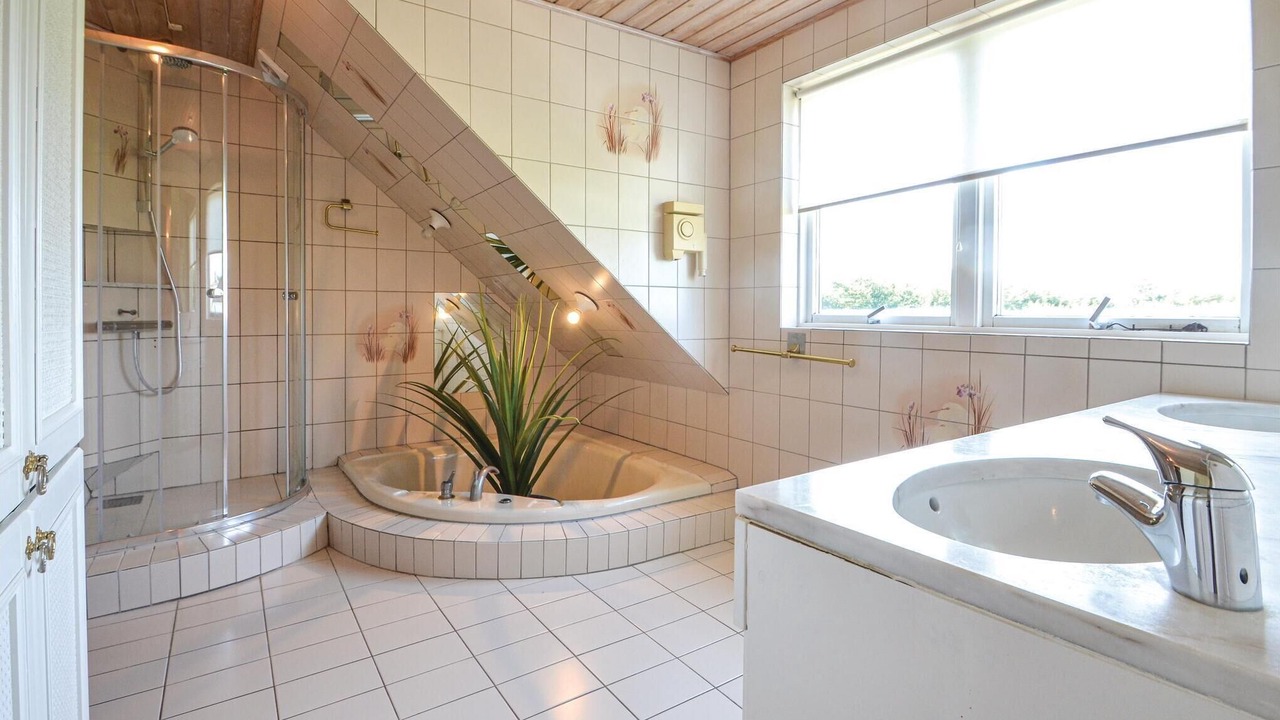 Photo of Bathroom in Fur