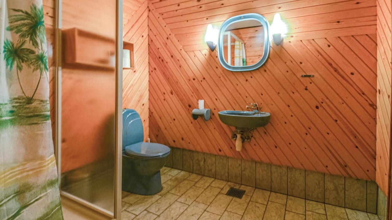 Photo of Bathroom in Fur