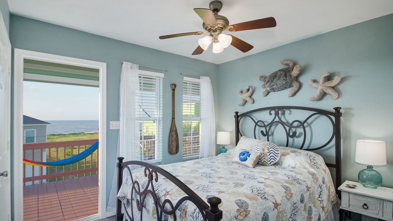 Photo of Bedroom in Crystal Beach