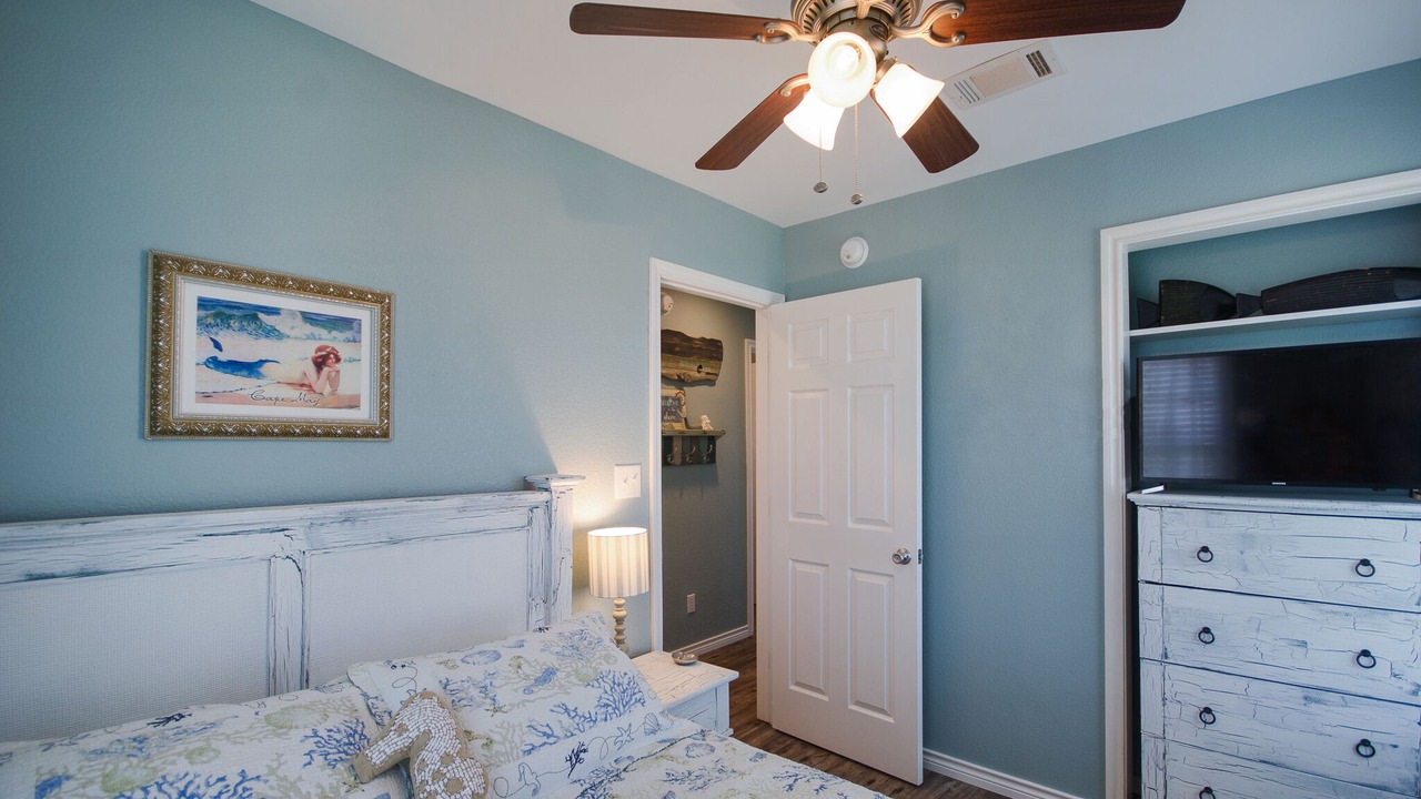 Photo of Bedroom in Crystal Beach