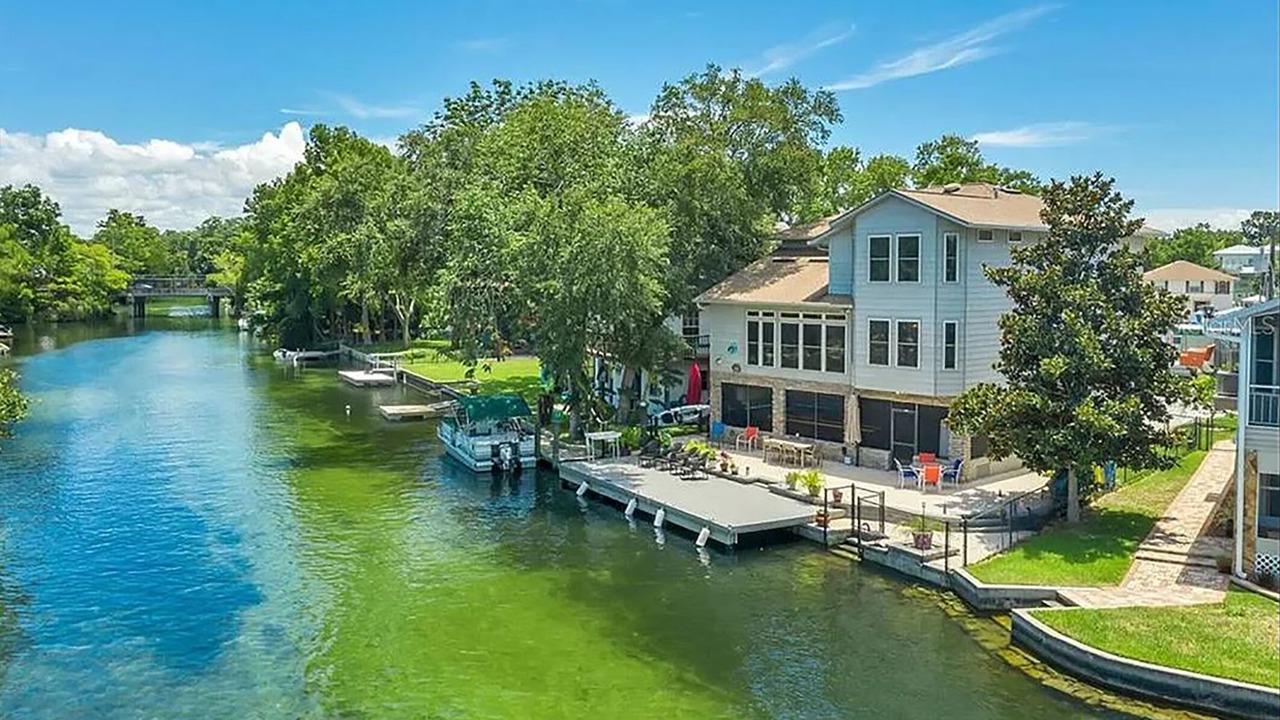 Photo of Outdoor in Weeki Wachee Gardens