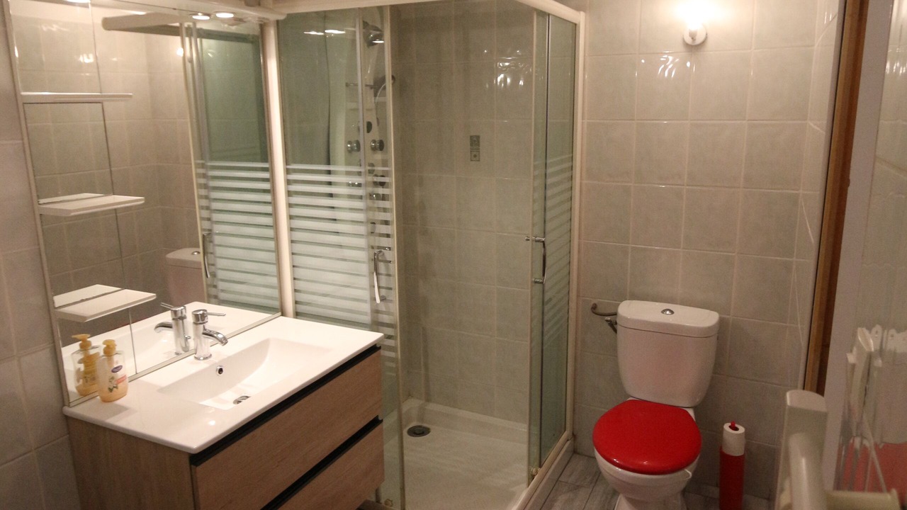 Photo of Bathroom in Cholet