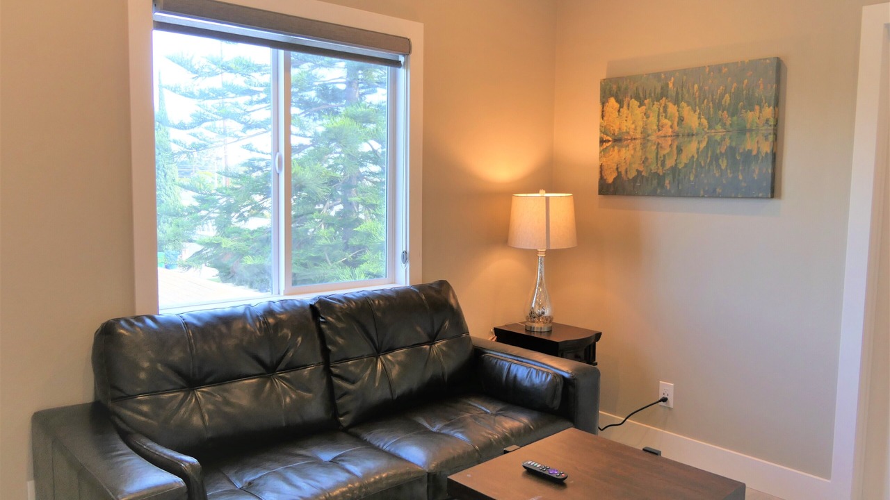 Photo of Livingroom in Midway City