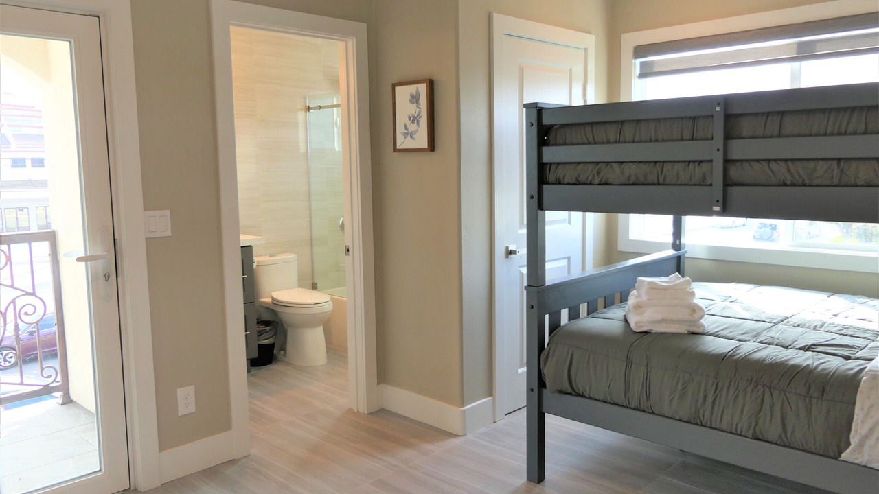 Photo of Bedroom in Midway City