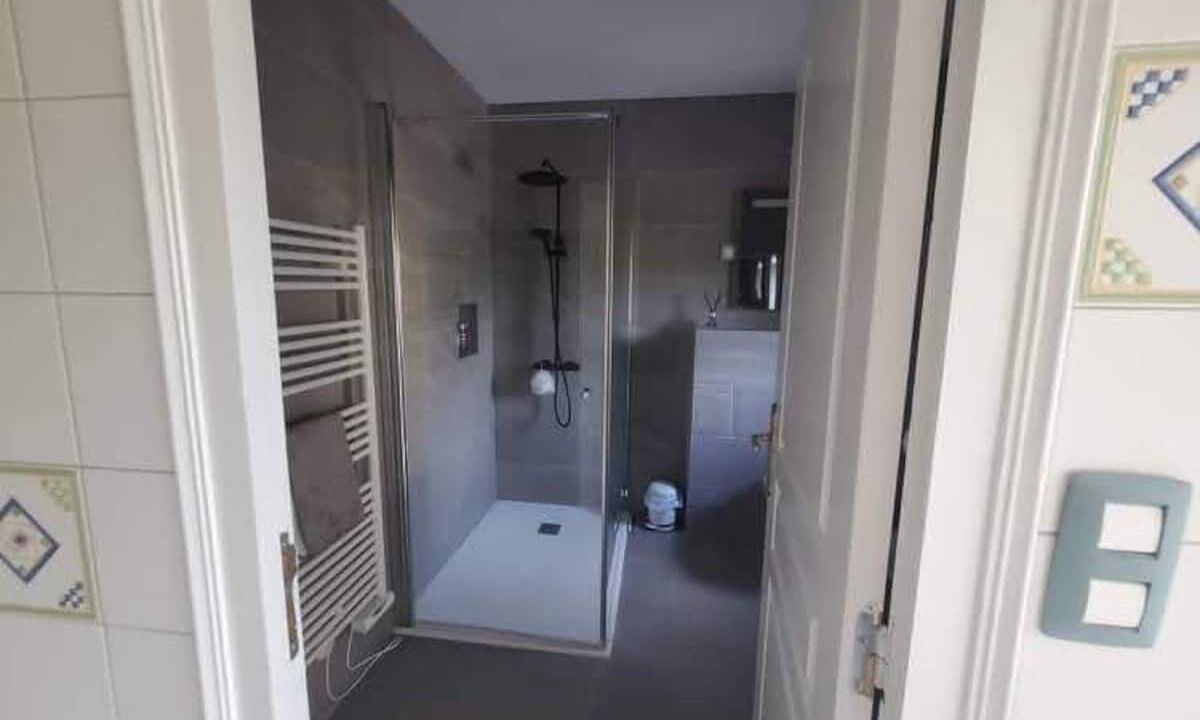 Photo of Bathroom in Saint-Ovin