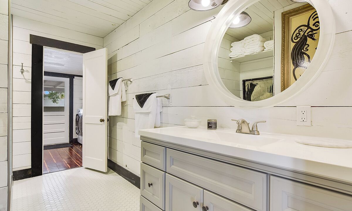 Photo of Bathroom in Round Top