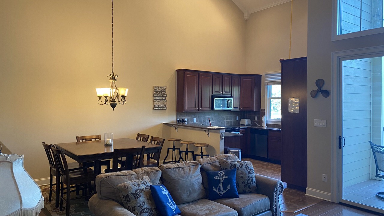 Photo of Livingroom in Andersonville