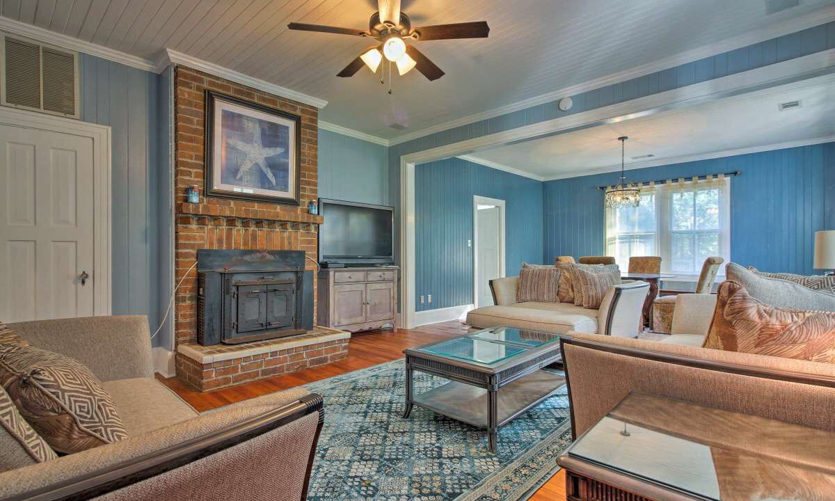 Photo of Livingroom in Richmond Hill