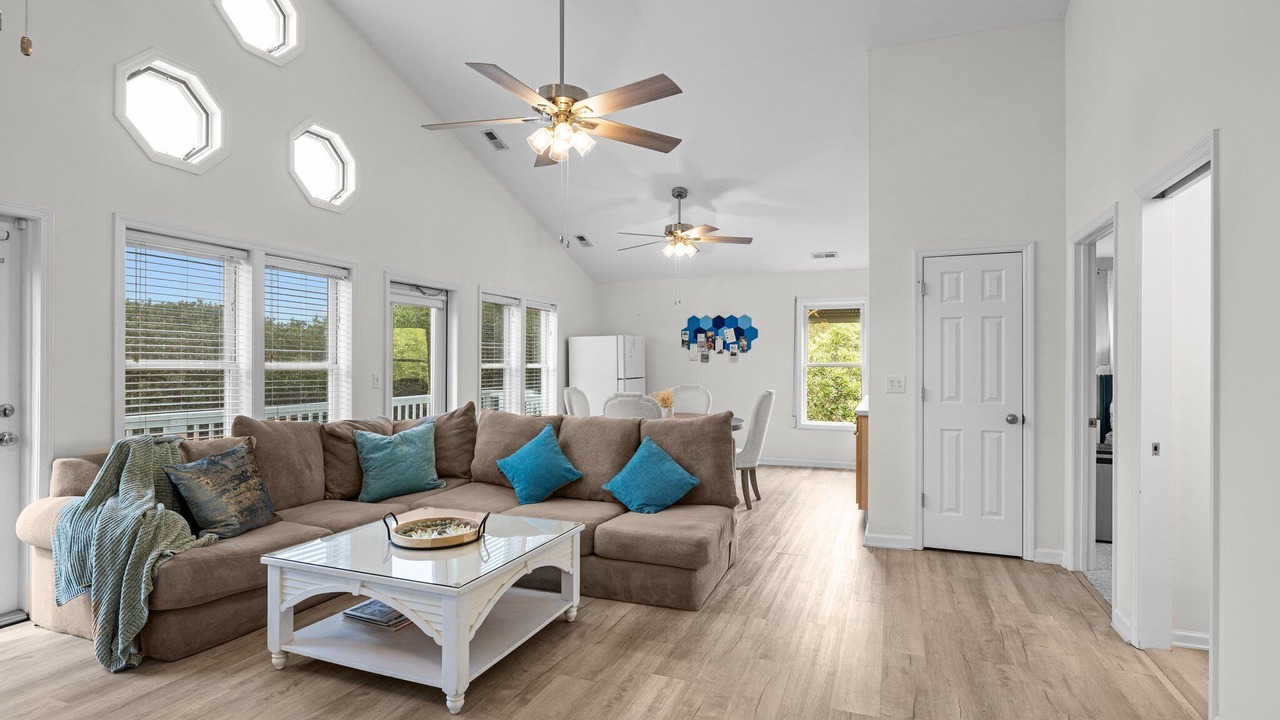 Photo of Livingroom in Atlantic Beach