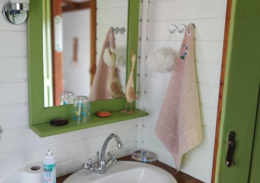 Photo of Bathroom in Houdetot
