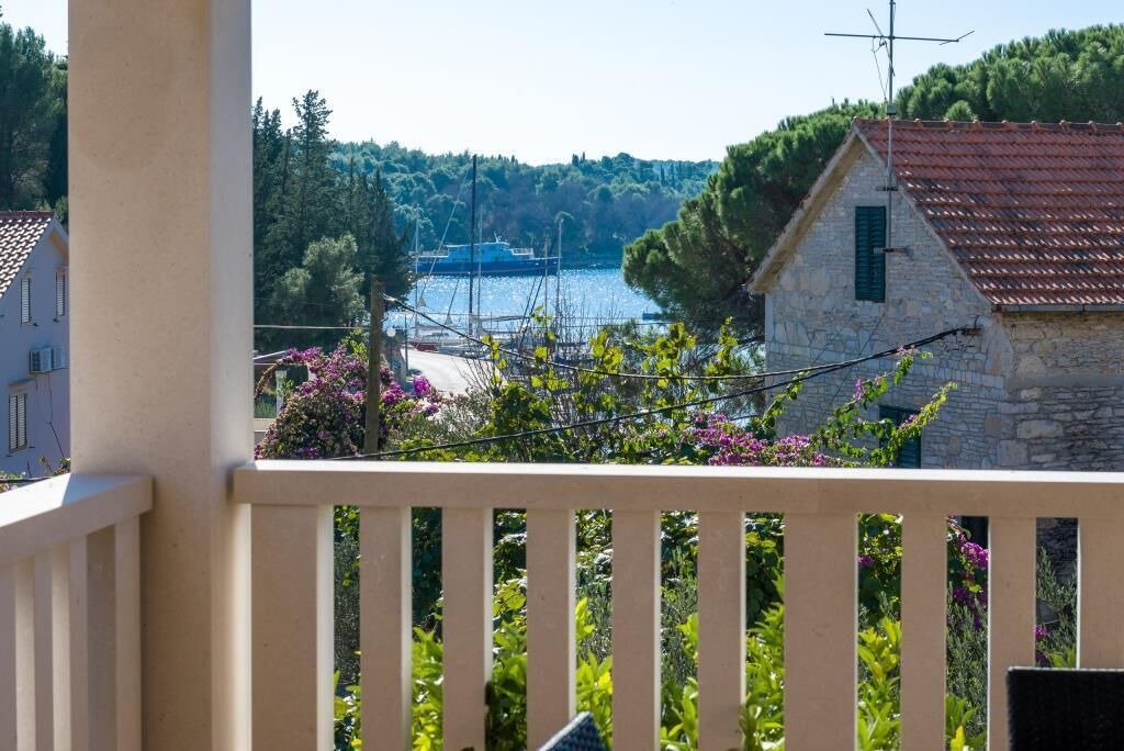 Photo of Outdoor in Cove Makarac (Milna)