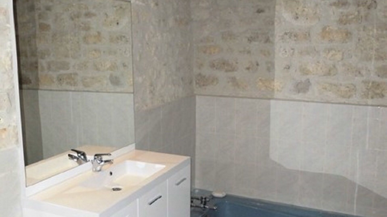 Photo of Bathroom in Livers-Cazelles
