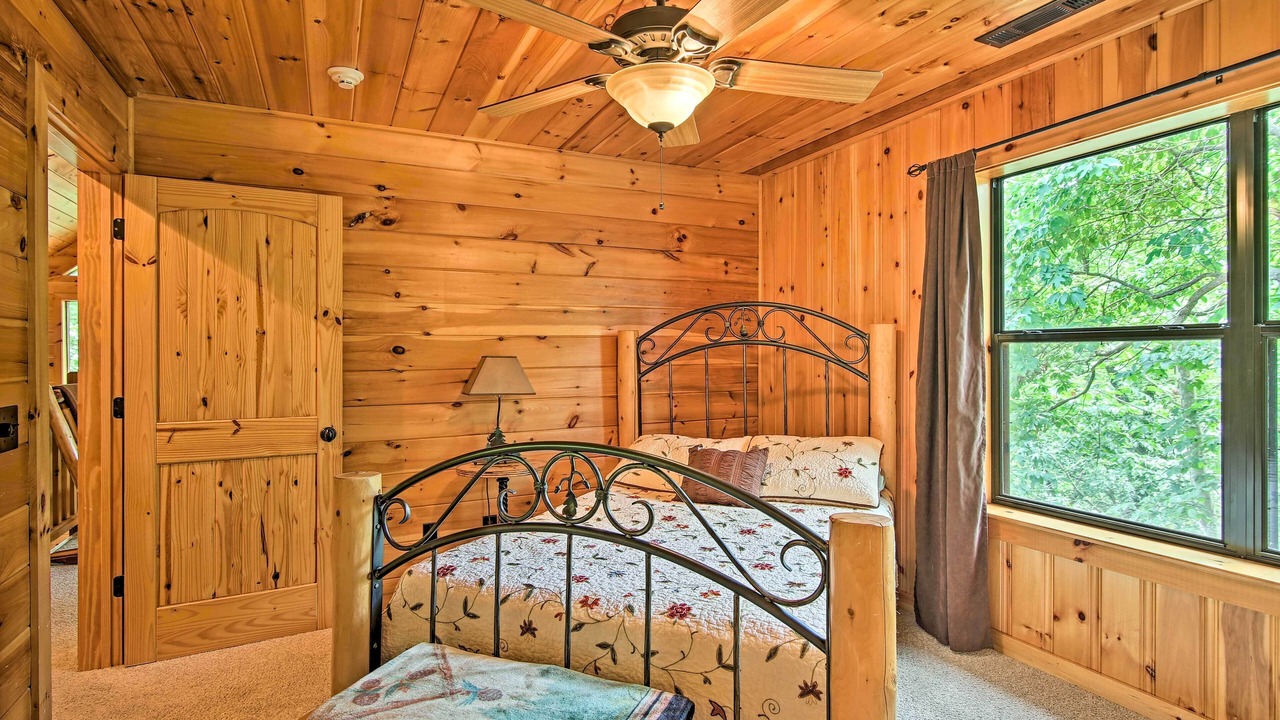Photo of Bedroom in Maysville
