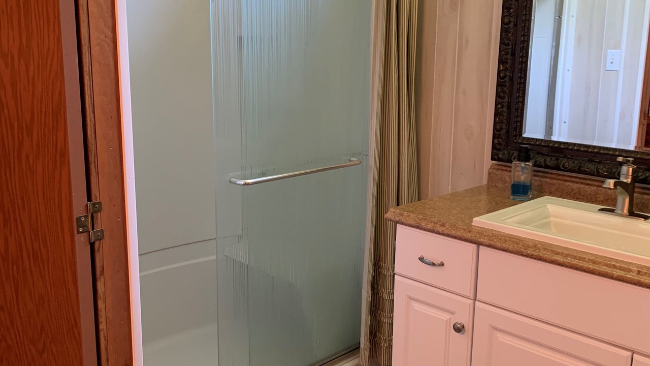 Photo of Bathroom in Hoyt