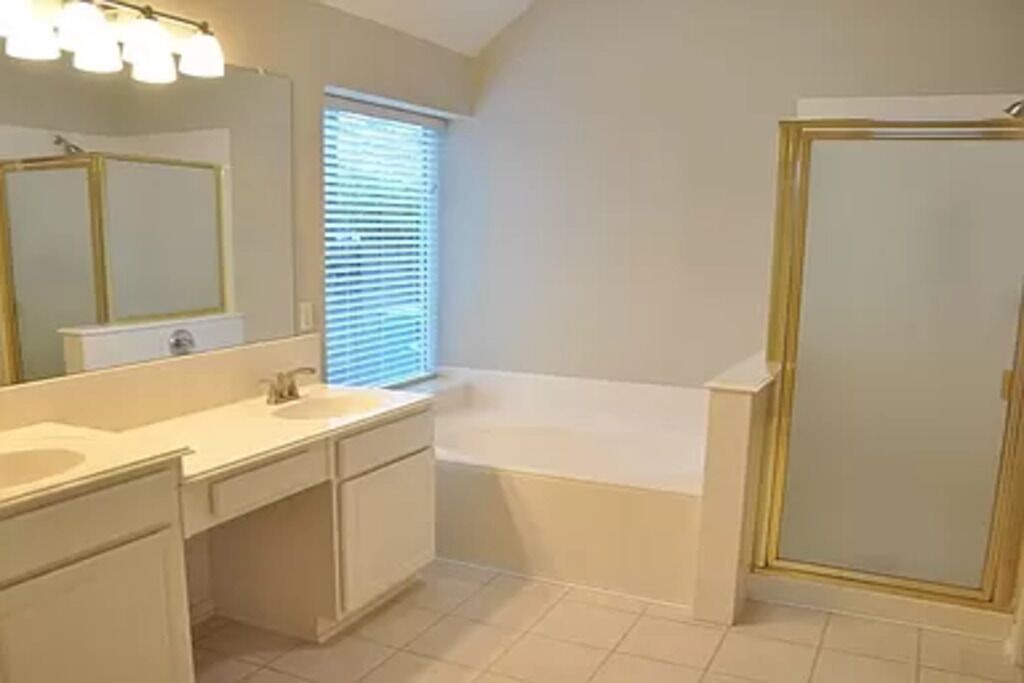 Photo of Bathroom in Alden Bridge