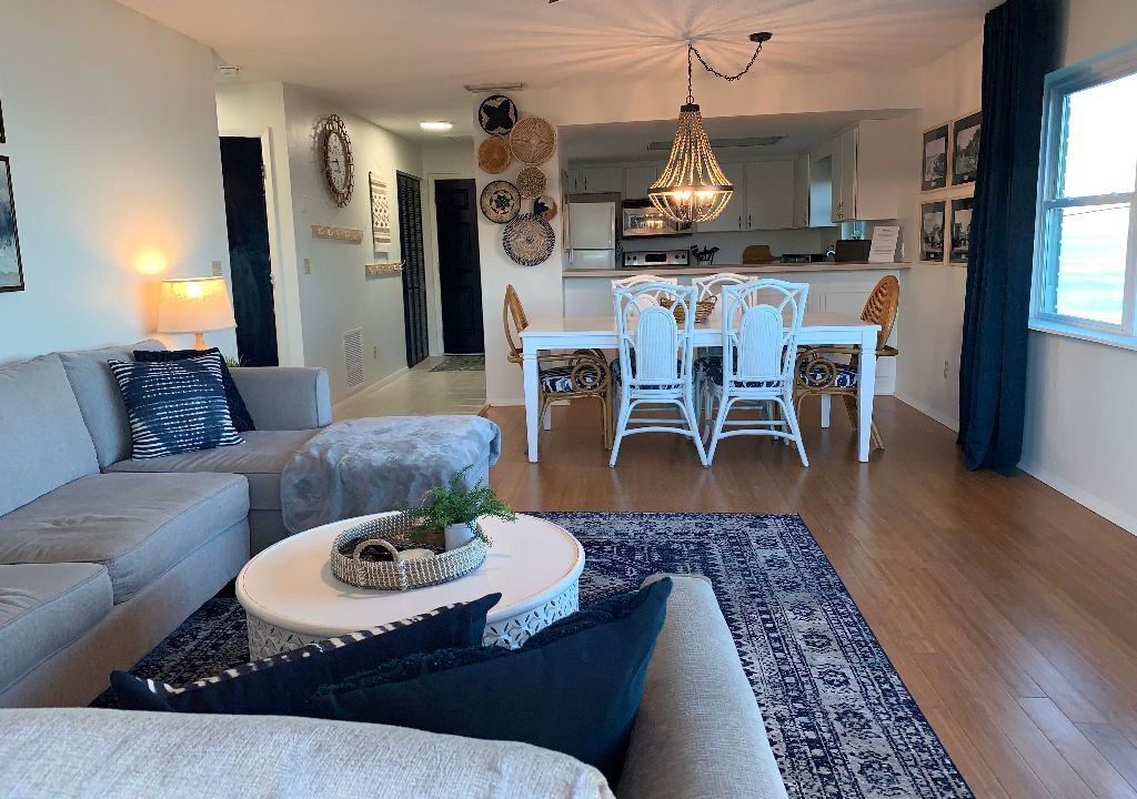 Photo of Livingroom in Breakers