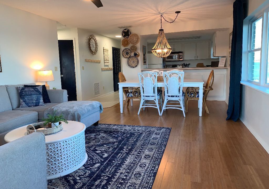 Photo of Livingroom in Breakers