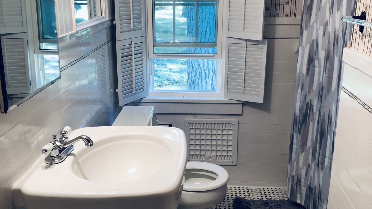 Photo of Bathroom in Honor