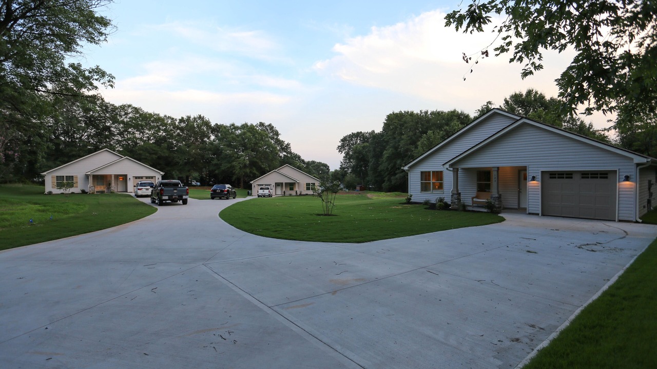 Photo of Others in Greer