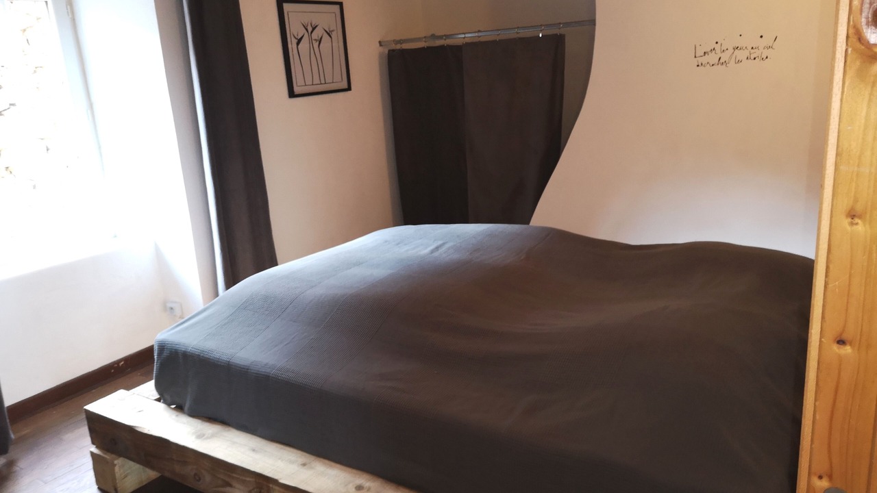 Photo of Bedroom in Assac