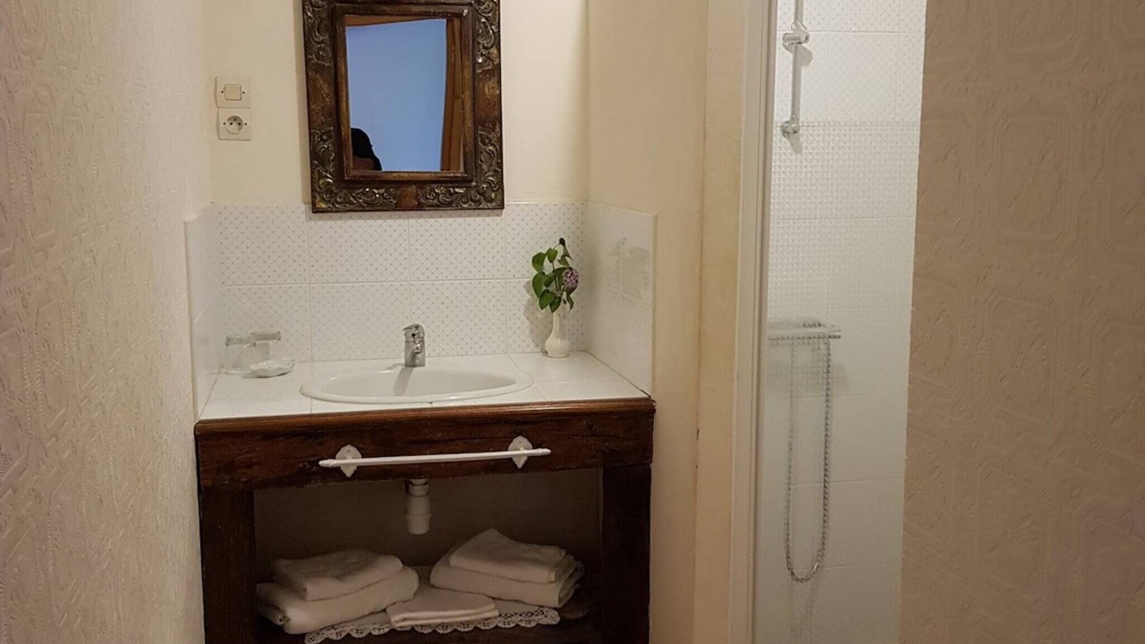 Photo of Bathroom in Broc