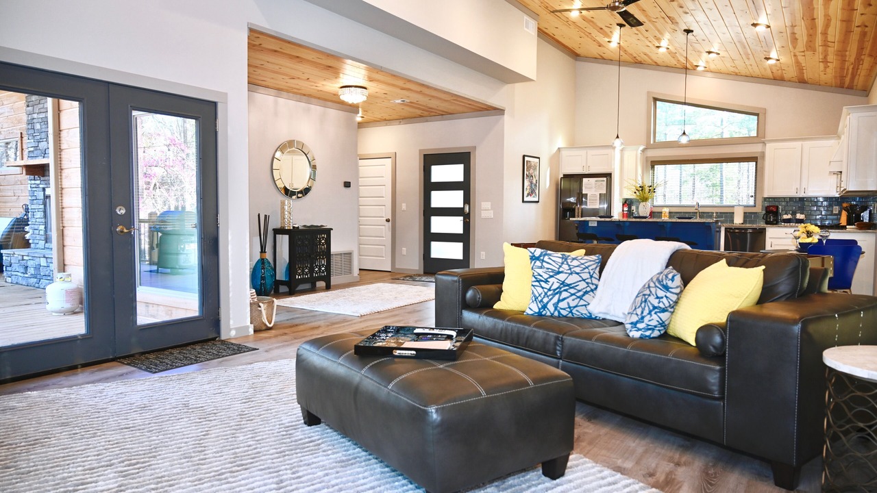 Photo of Livingroom in Broken Bow