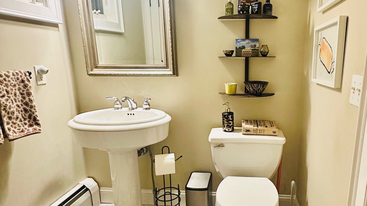 Photo of Bathroom in Roxbury