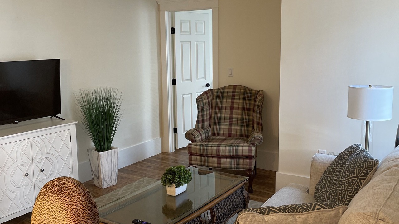 Photo of Livingroom in Brownstown