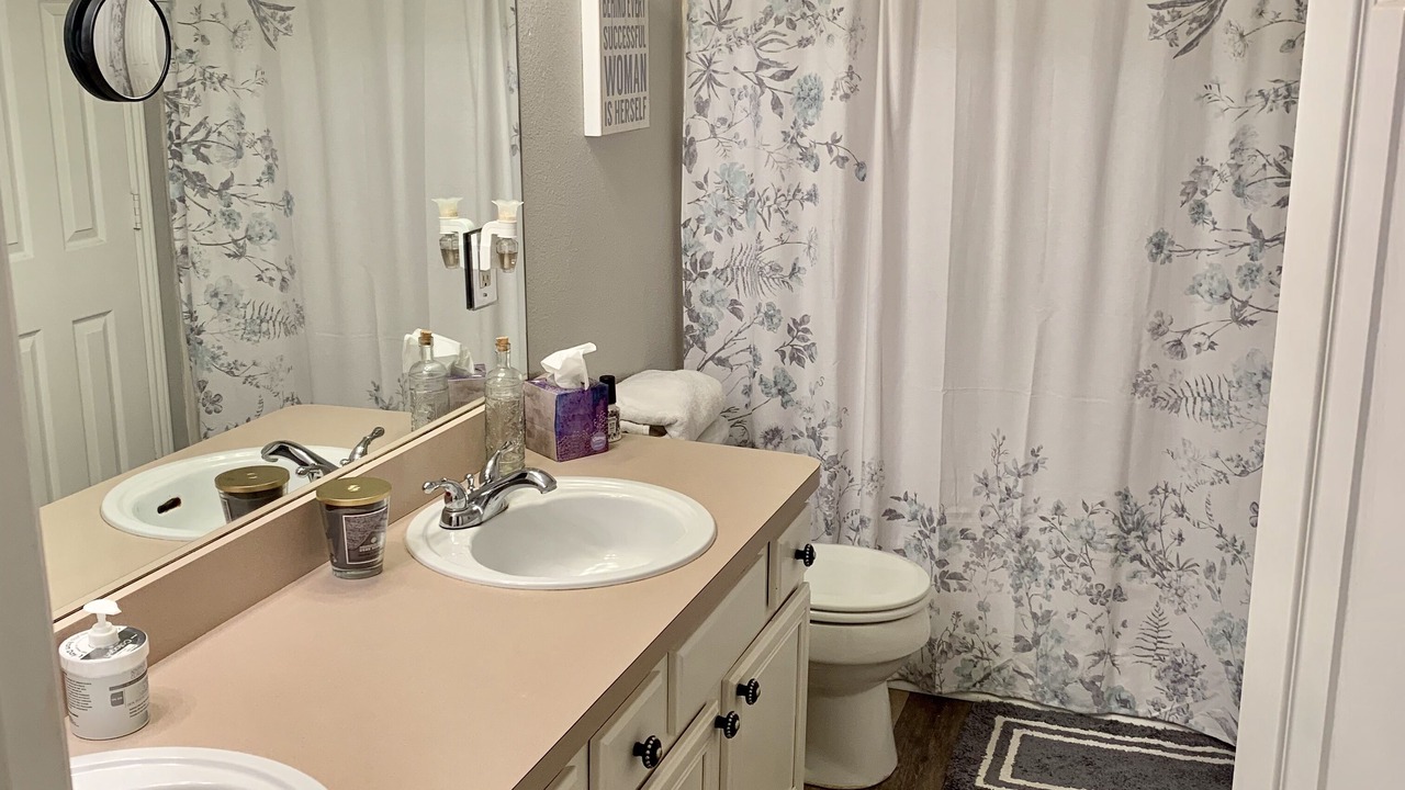 Photo of Bathroom in Elmo