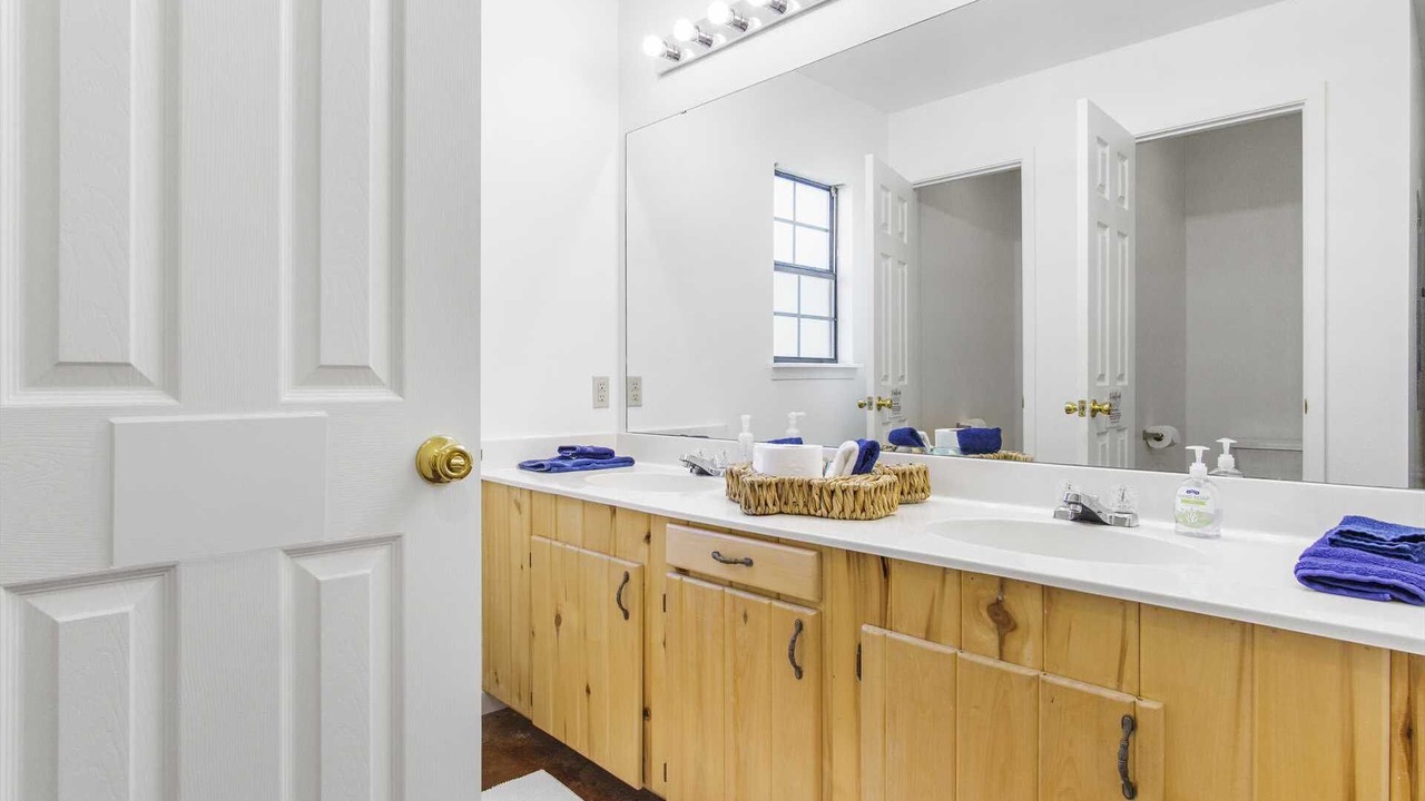 Photo of Bathroom in Leakey