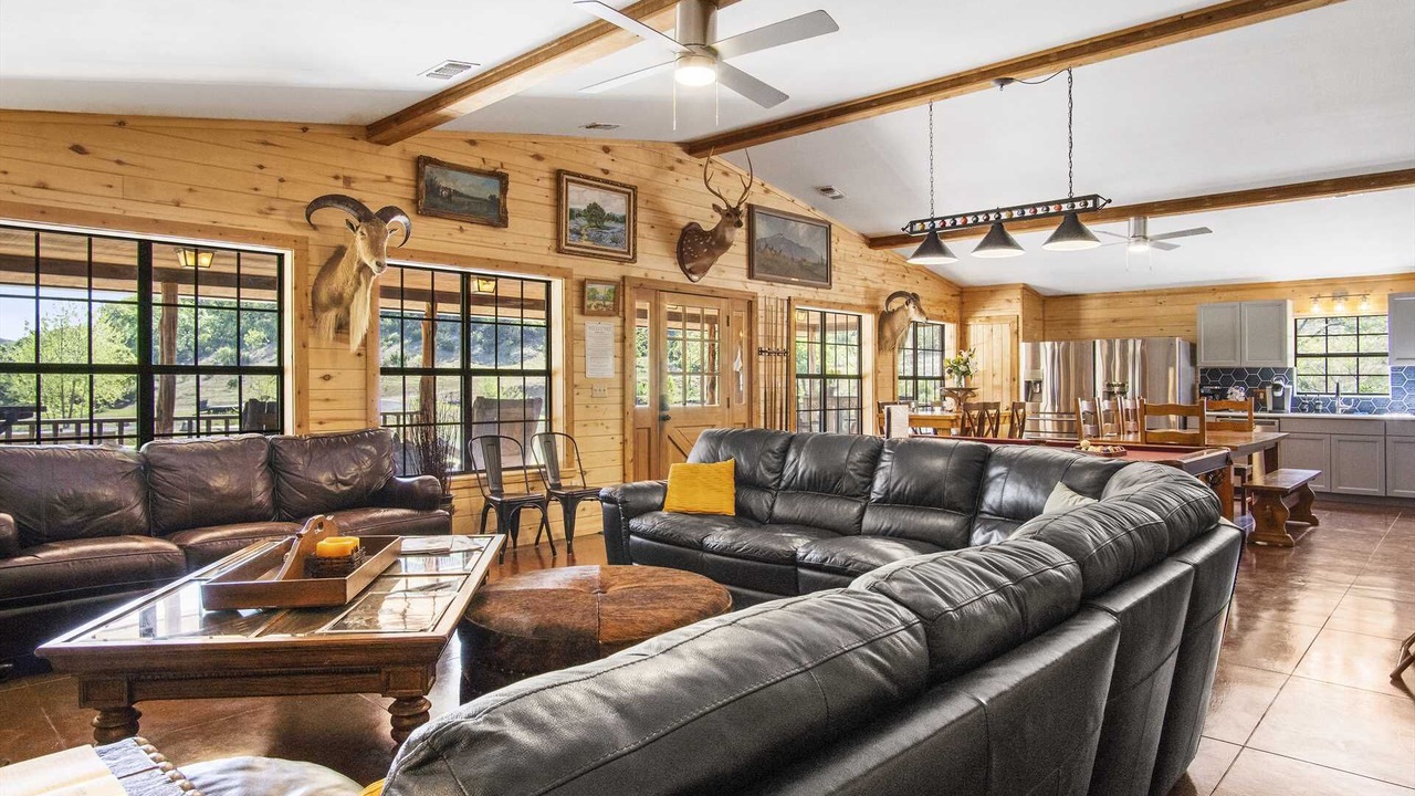 Photo of Livingroom in Leakey