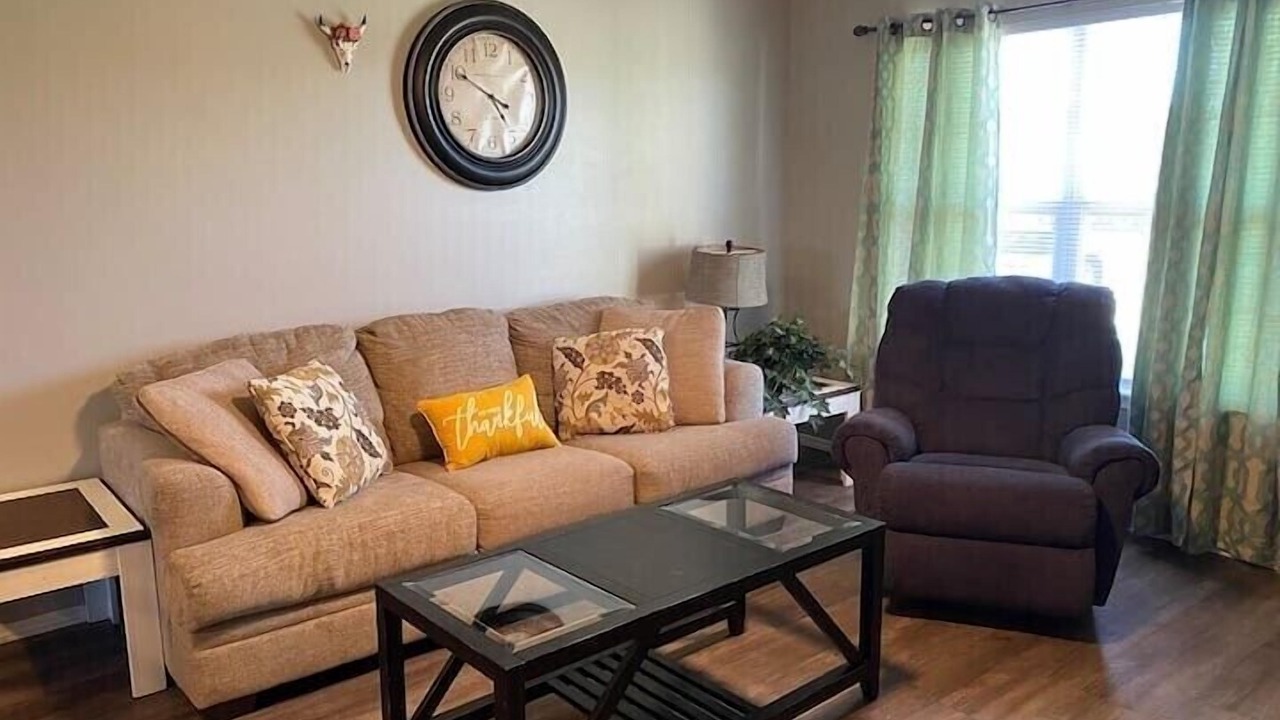 Photo of Livingroom in Broken Arrow