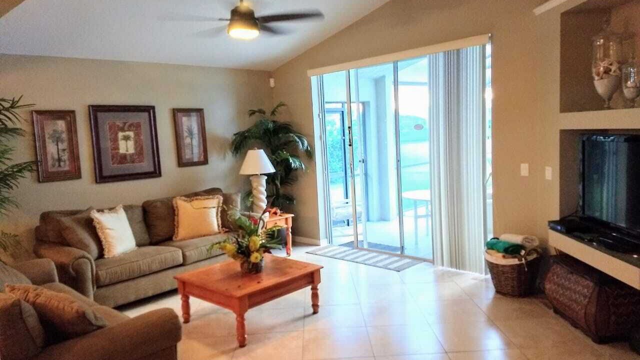 Photo of Livingroom in Eagle Pointe South