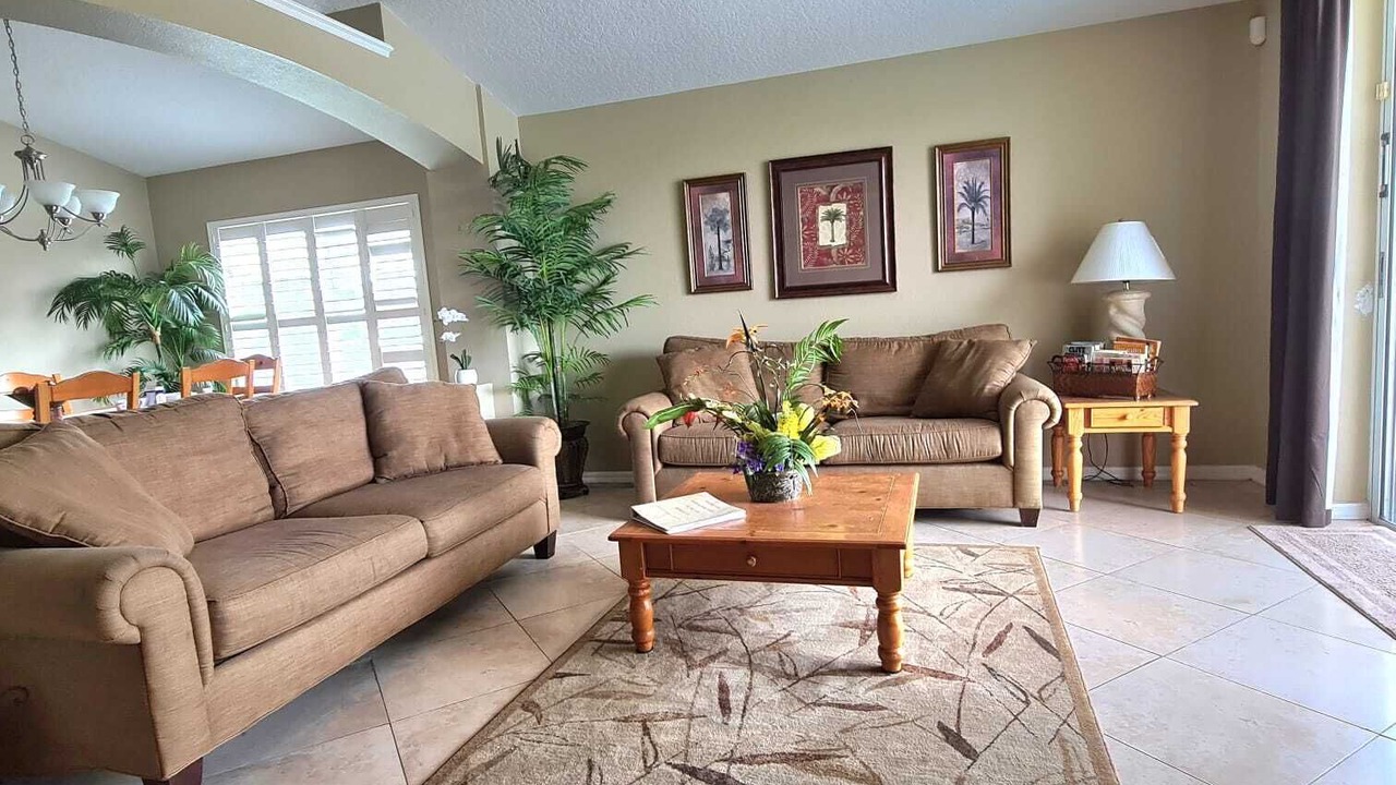 Photo of Livingroom in Eagle Pointe South