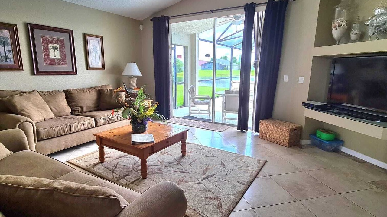 Photo of Livingroom in Eagle Pointe South