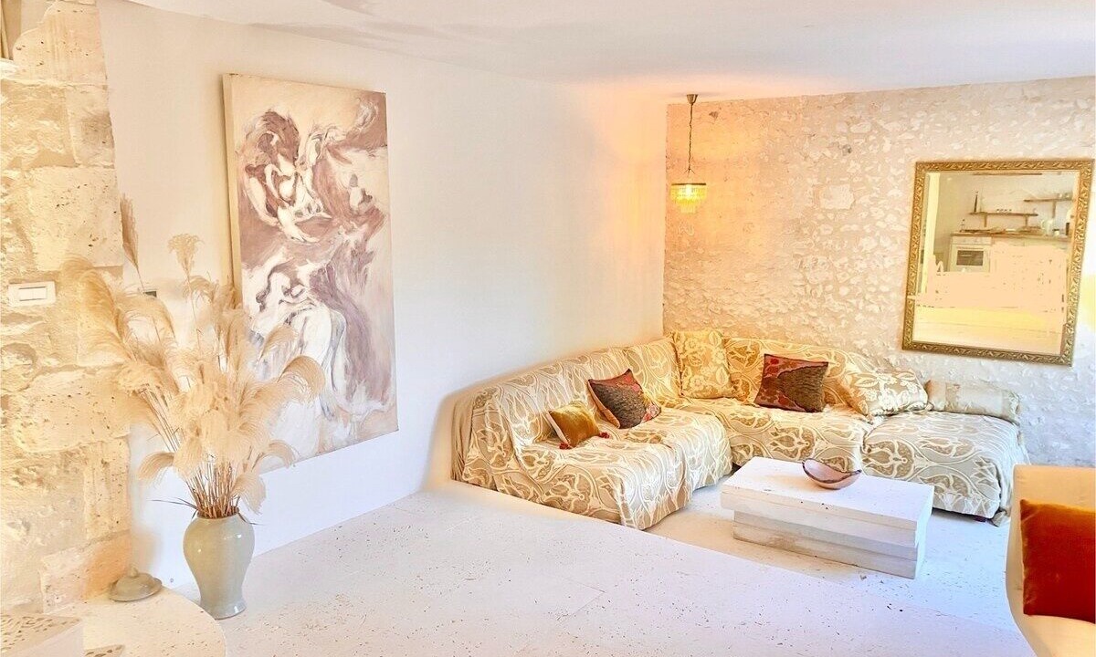 Photo of Livingroom in Bouteilles-Saint-Sebastien