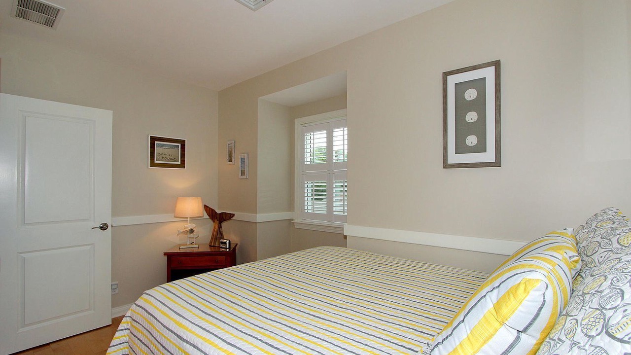 Photo of Bedroom in Popponesset