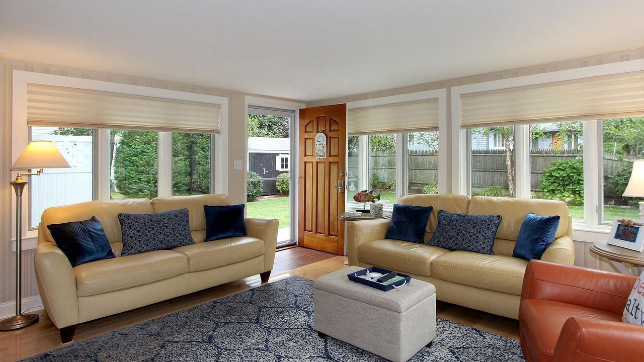 Photo of Livingroom in Popponesset