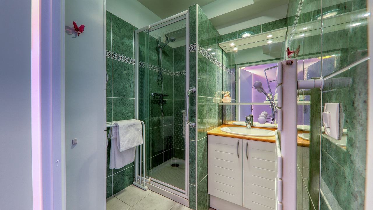 Photo of Bathroom in Serris