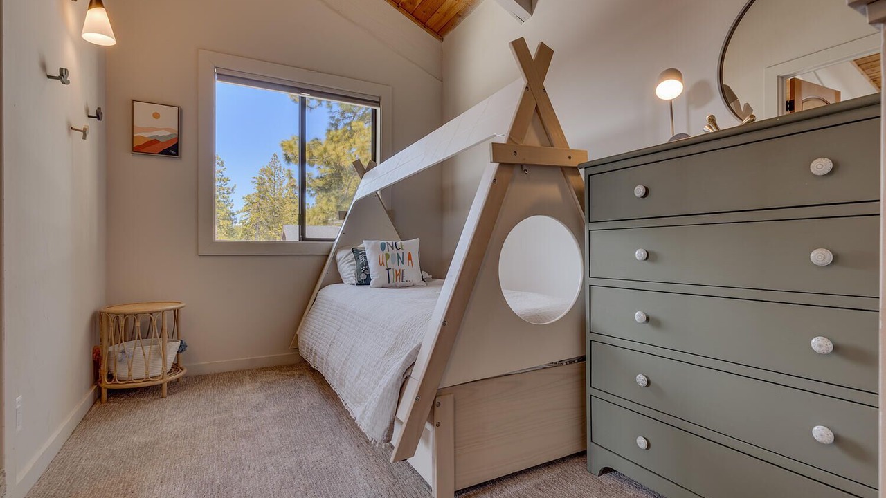 Photo of Bedroom in Lake Forest