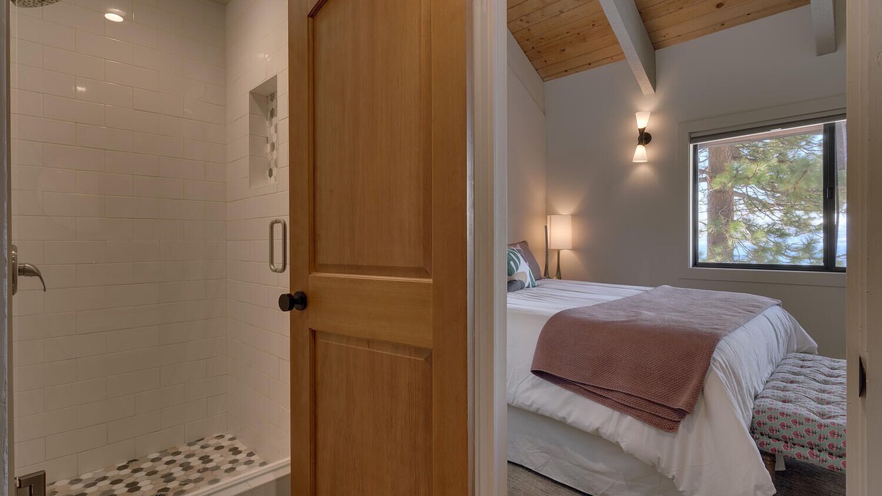 Photo of Bedroom in Lake Forest