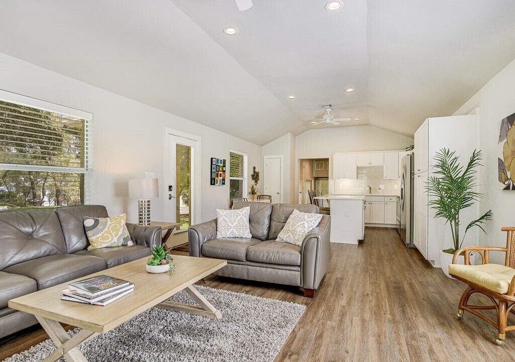 Photo of Livingroom in Wood Island