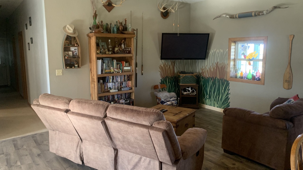 Photo of Livingroom in Lebo