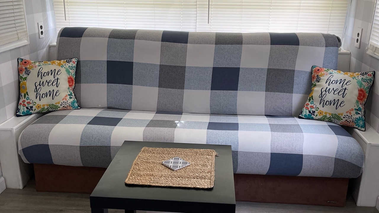 Photo of Livingroom in West Babylon