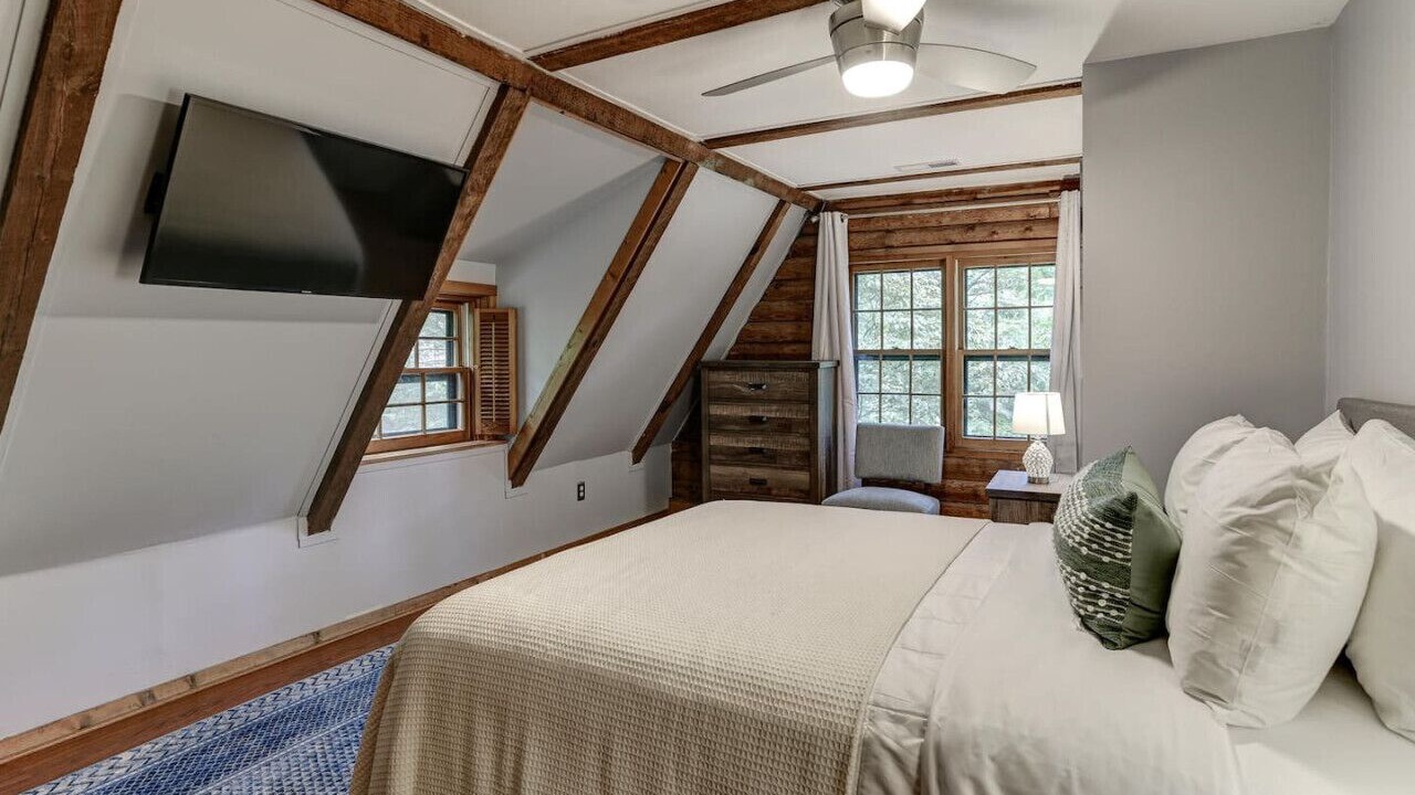 Photo of Bedroom in Royal Pines