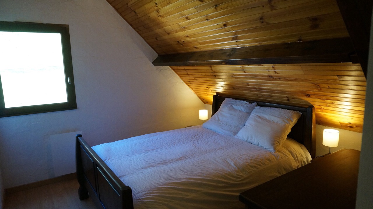 Photo of Bedroom in Campan